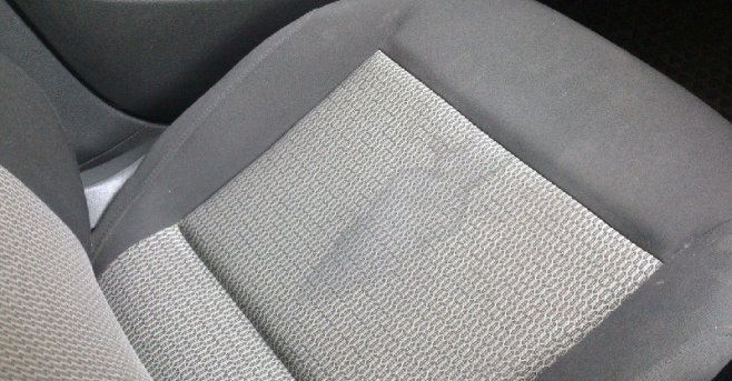 Как убрать грязные пятна с тканевых сидений автомобиля?