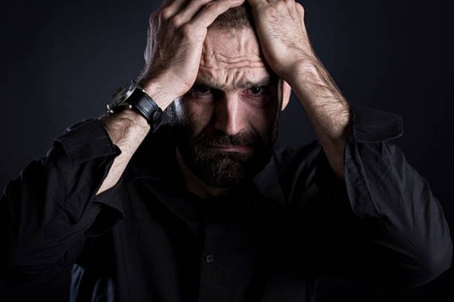 Как мужчинам справляться с потерями (работы, отношений, близких)