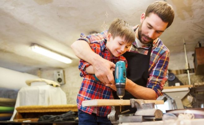 Ремонт в наследство: как научить сына пользоваться отвёрткой, первый набор инструментов для юного мастера